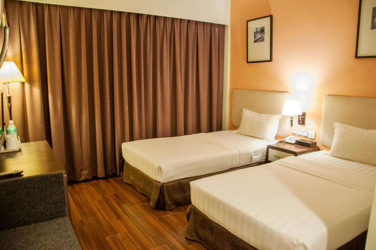 Ritz Garden Hotel Ipoh Bagian luar foto