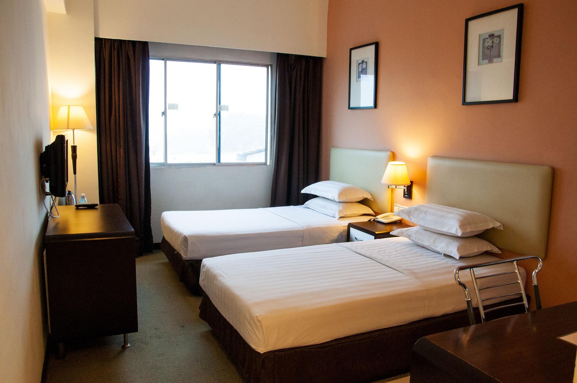 Ritz Garden Hotel Ipoh Bagian luar foto