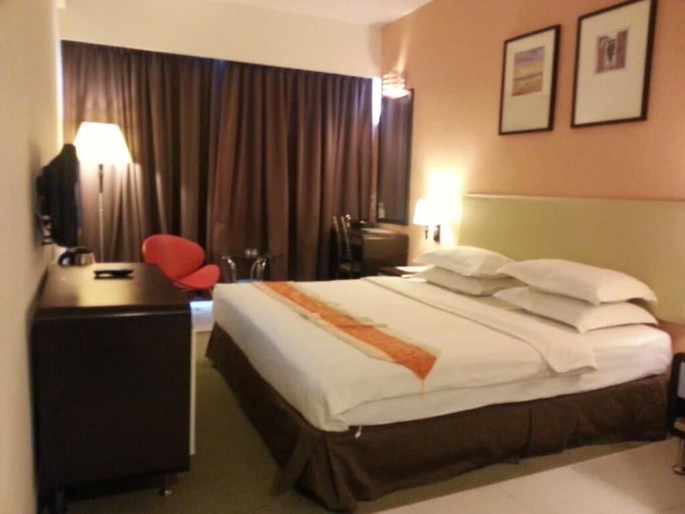 Ritz Garden Hotel Ipoh Bagian luar foto