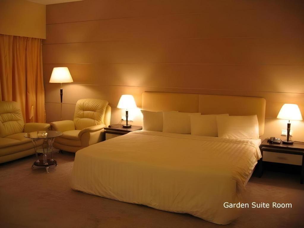 Ritz Garden Hotel Ipoh Bagian luar foto