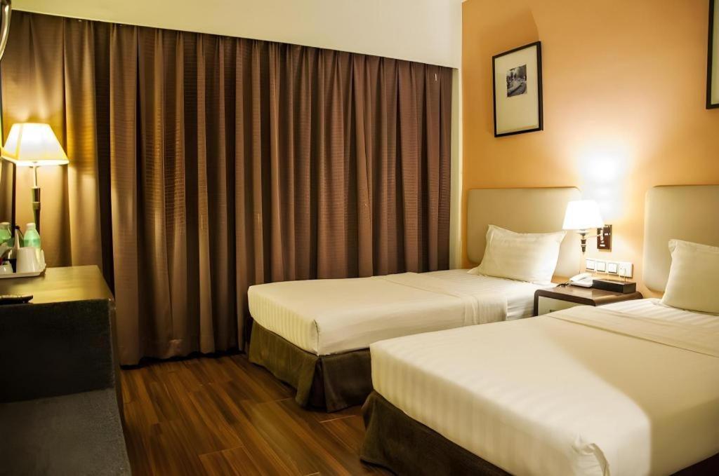 Ritz Garden Hotel Ipoh Bagian luar foto