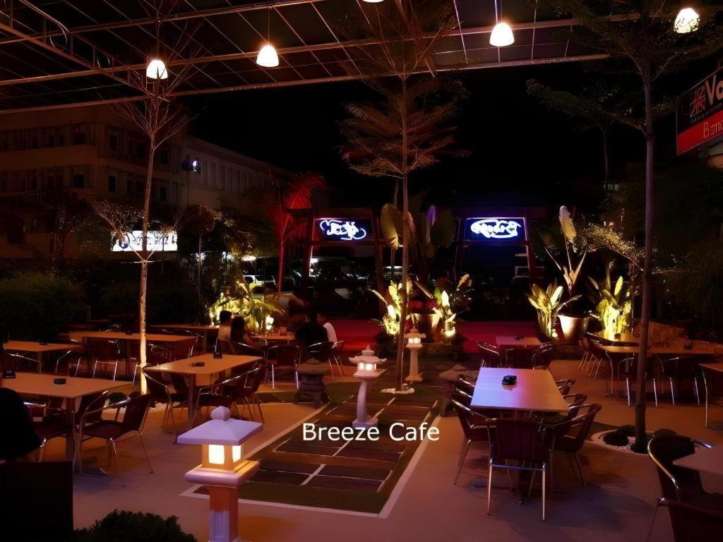 Ritz Garden Hotel Ipoh Bagian luar foto