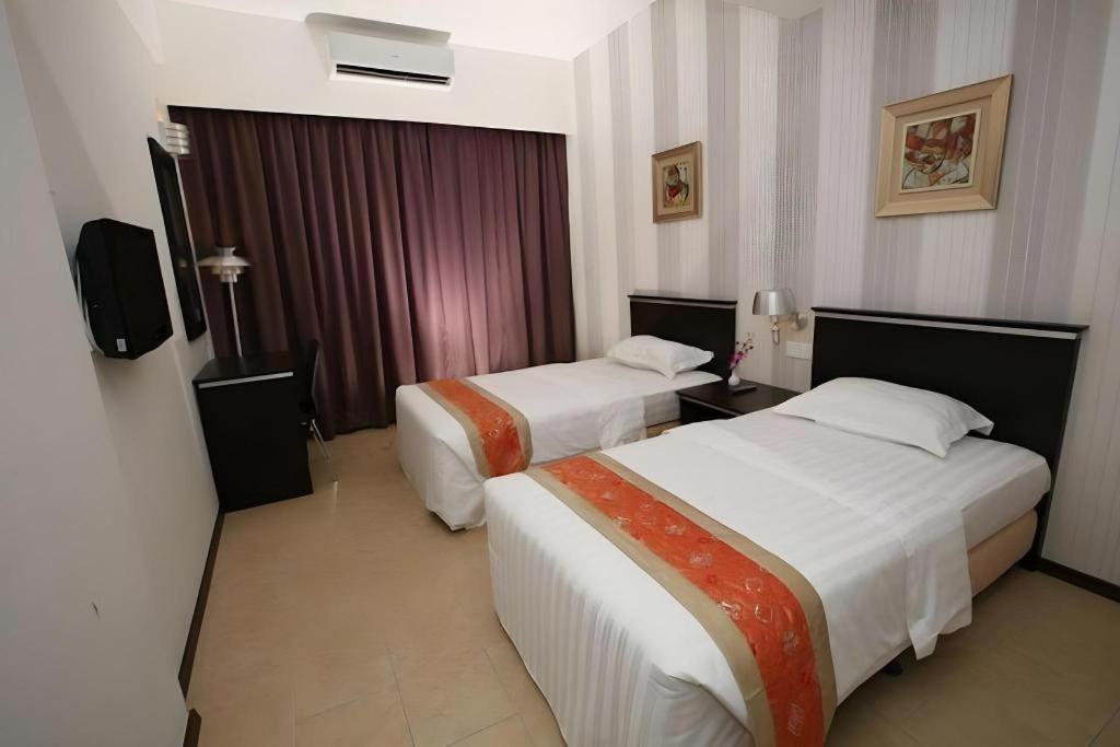 Ritz Garden Hotel Ipoh Bagian luar foto