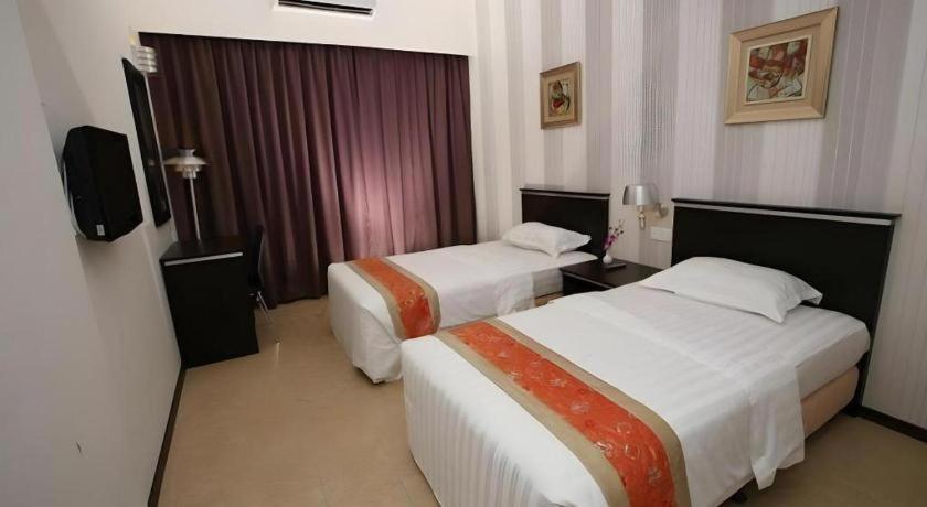 Ritz Garden Hotel Ipoh Bagian luar foto