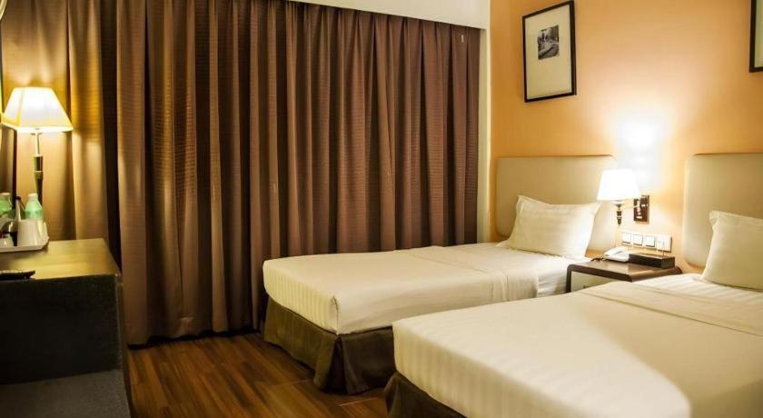 Ritz Garden Hotel Ipoh Bagian luar foto