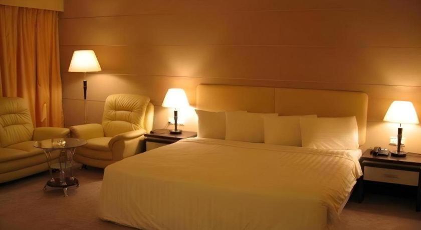Ritz Garden Hotel Ipoh Bagian luar foto