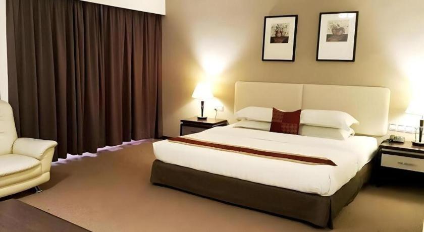 Ritz Garden Hotel Ipoh Bagian luar foto