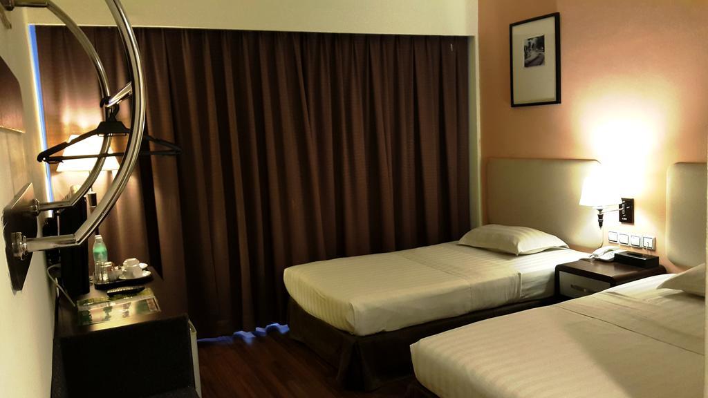Ritz Garden Hotel Ipoh Bagian luar foto