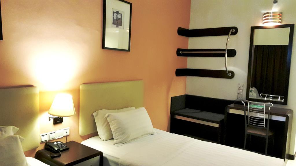 Ritz Garden Hotel Ipoh Bagian luar foto