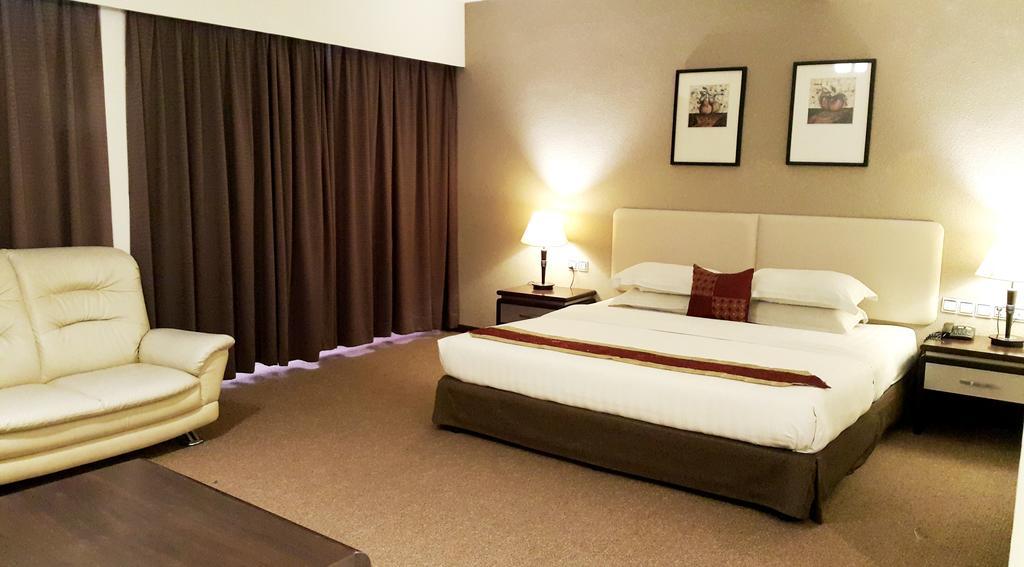 Ritz Garden Hotel Ipoh Bagian luar foto